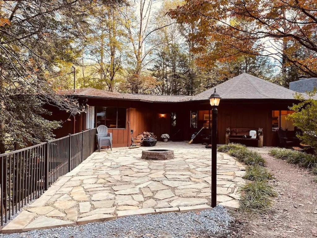 Cabin With Treehouse Views, 3 King Beds, 4 Bunks, And Large Hot Tub! Gatlinburg Kültér fotó