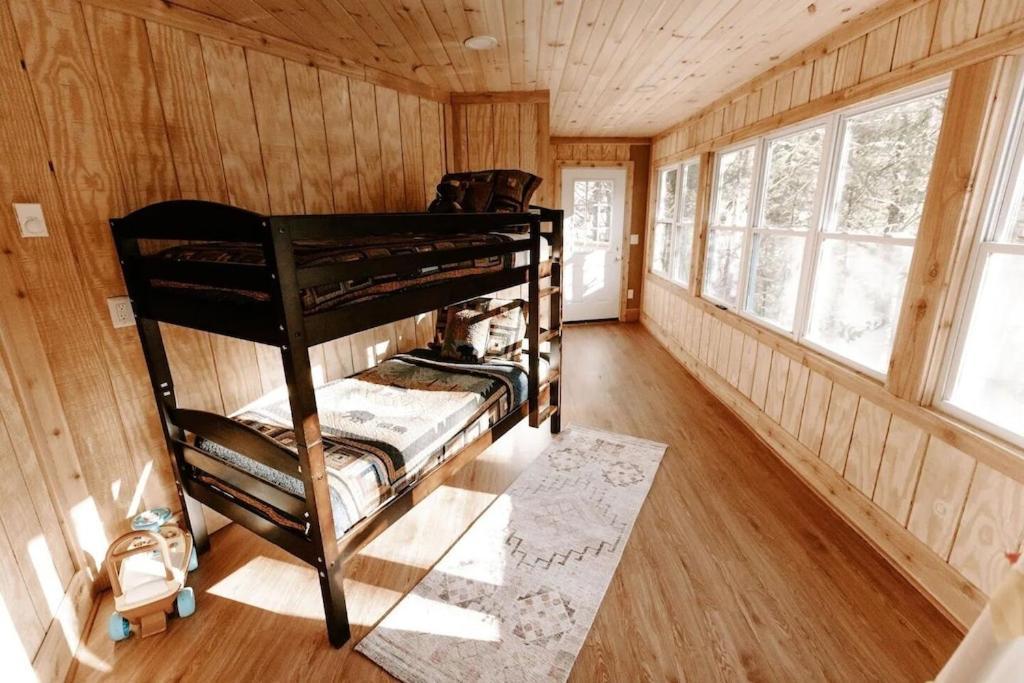 Cabin With Treehouse Views, 3 King Beds, 4 Bunks, And Large Hot Tub! Gatlinburg Kültér fotó