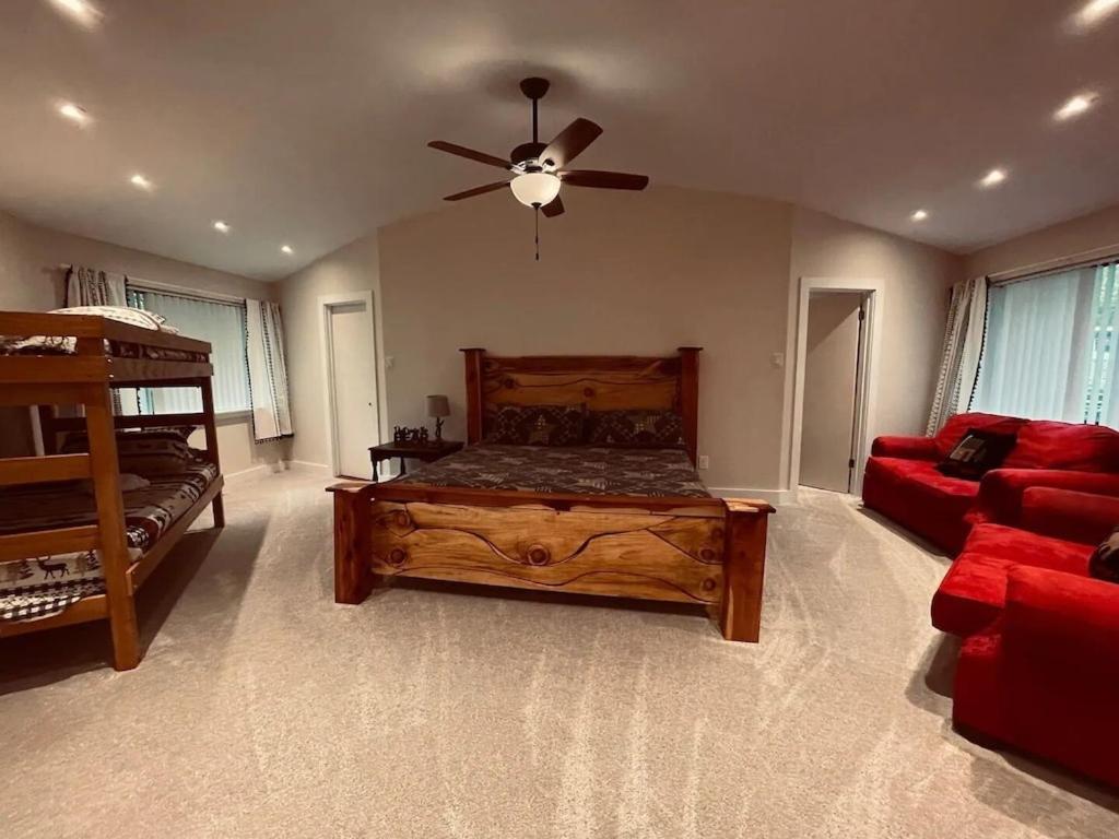 Cabin With Treehouse Views, 3 King Beds, 4 Bunks, And Large Hot Tub! Gatlinburg Kültér fotó